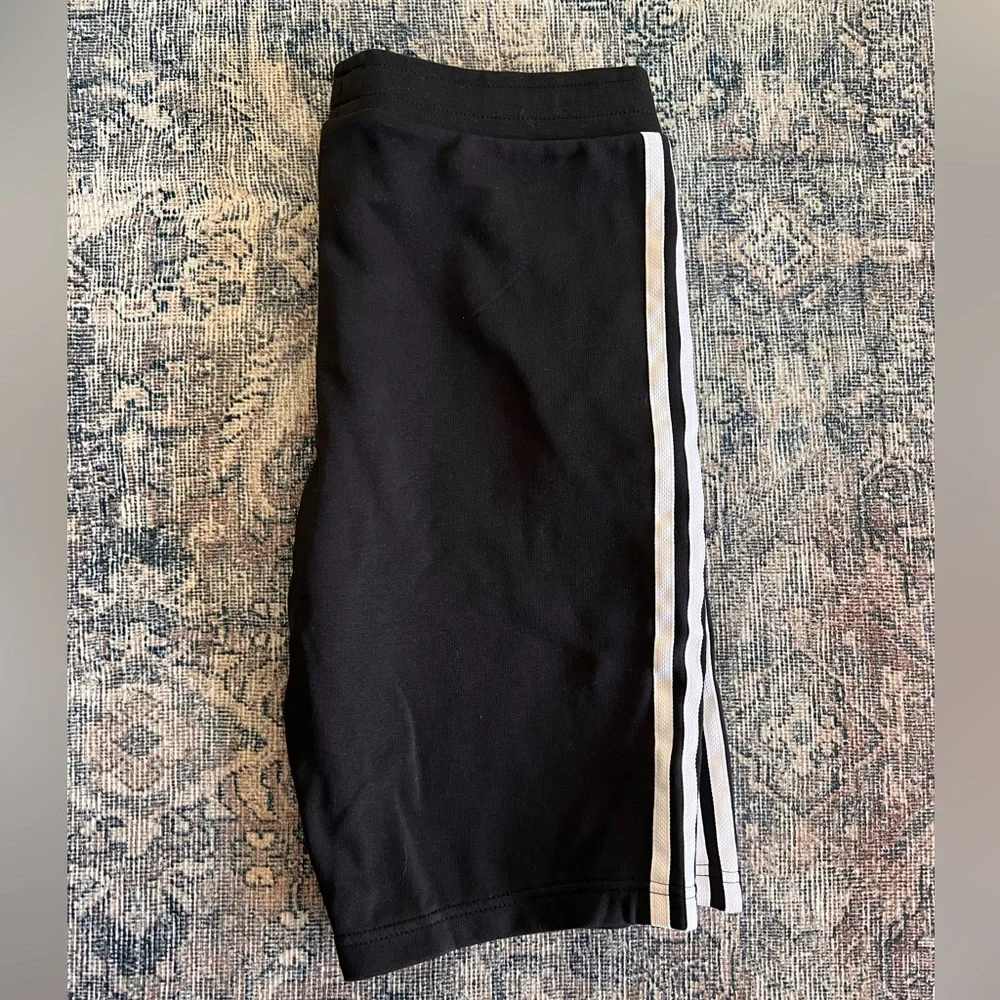 Adidas kids Adicolor Fleece 3 Stripe Shorts - Picture 6 of 7